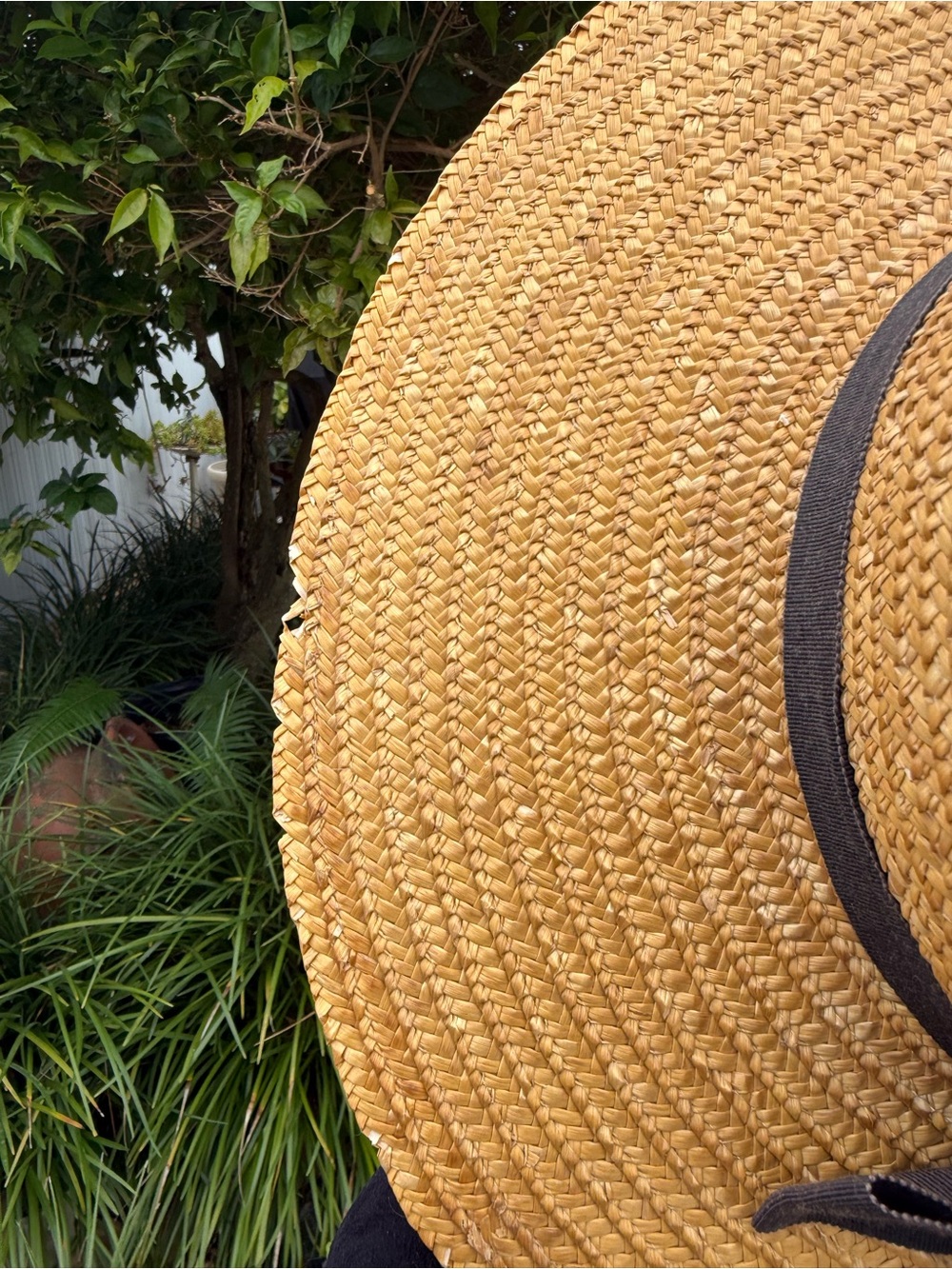 👒 Vintage-Style Wide-Brim Straw Boater Hat with Cherry Accent - Picture 3 of 9